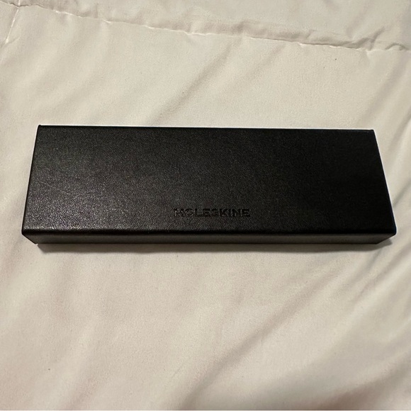 Moleskine brand designer eyewear slim case and cloth as new - Picture 1 of 12